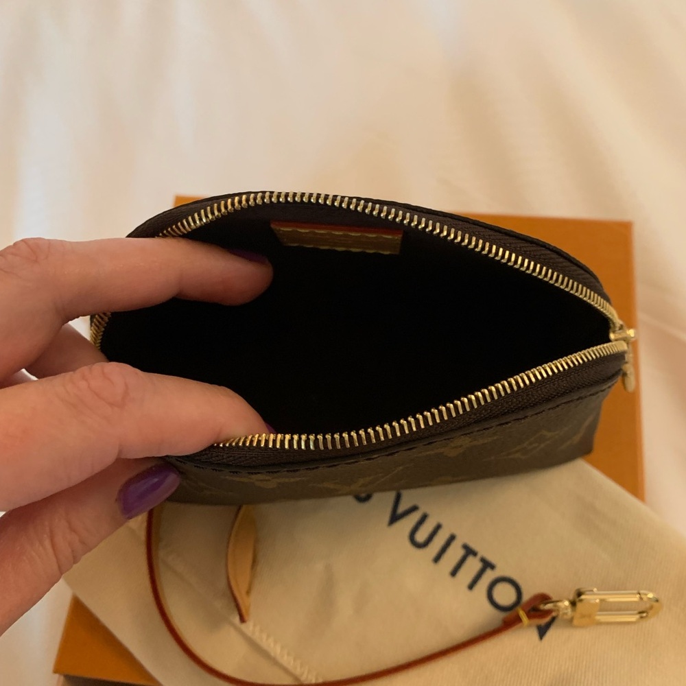Authentic Louis   Vuitton cosmetic case with side  handler / LV box, brand new - Picture 5 of 12